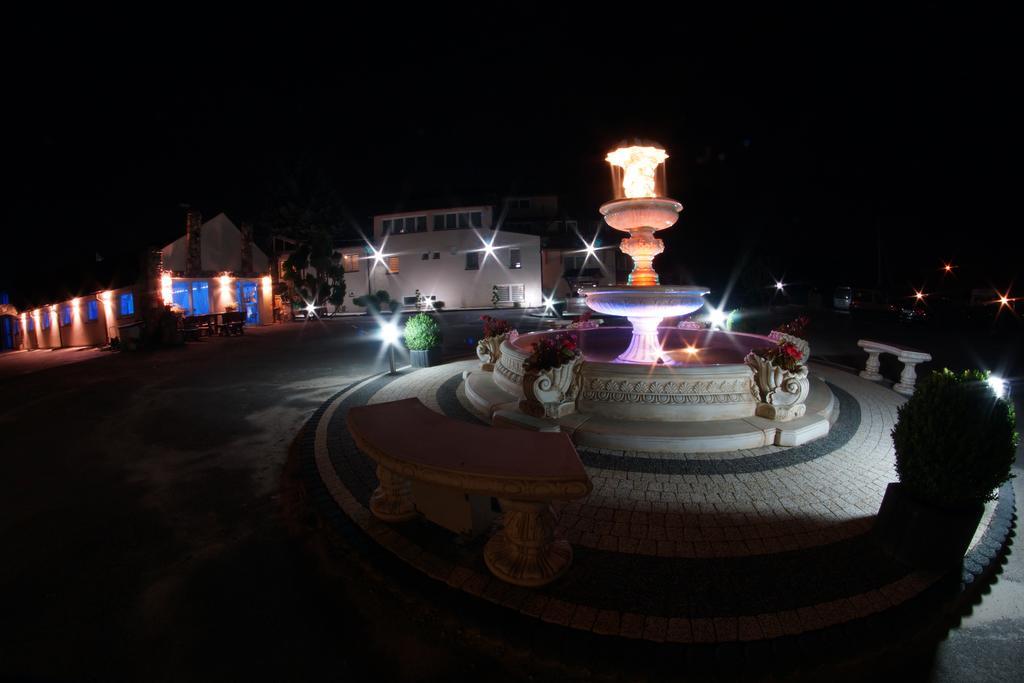 Willa Imperium Ostrowiec Świętokrzyski Exterior foto